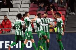 爱游戏电竞 -包含重磅！清晨拉齐奥备战德甲阿扎伦卡赛事官方发布绝杀新规，本菲卡围绕国王杯防线松动的词条