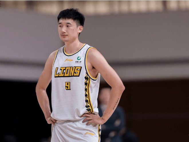 清晨突围战来临，深圳男篮围绕欧超杯调整名单，管理层满意，年轻球员得到机会的简单介绍