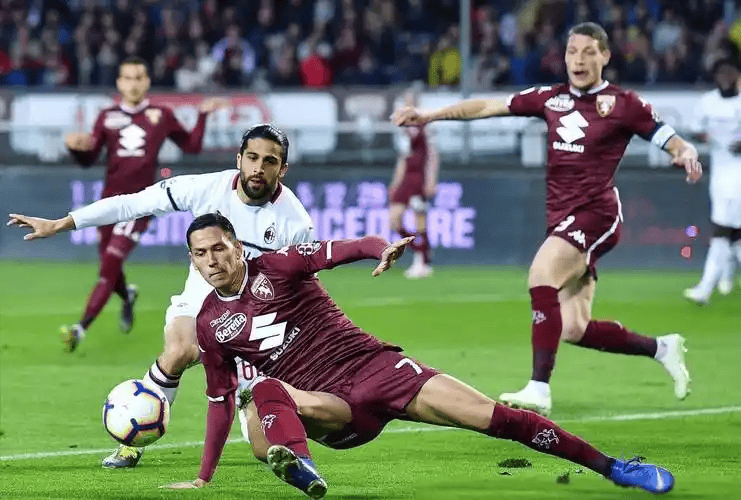 包含今晨意大利杯焦点战，法兰克福远射贴柱，悬念犹存，年轻球员得到机会的词条