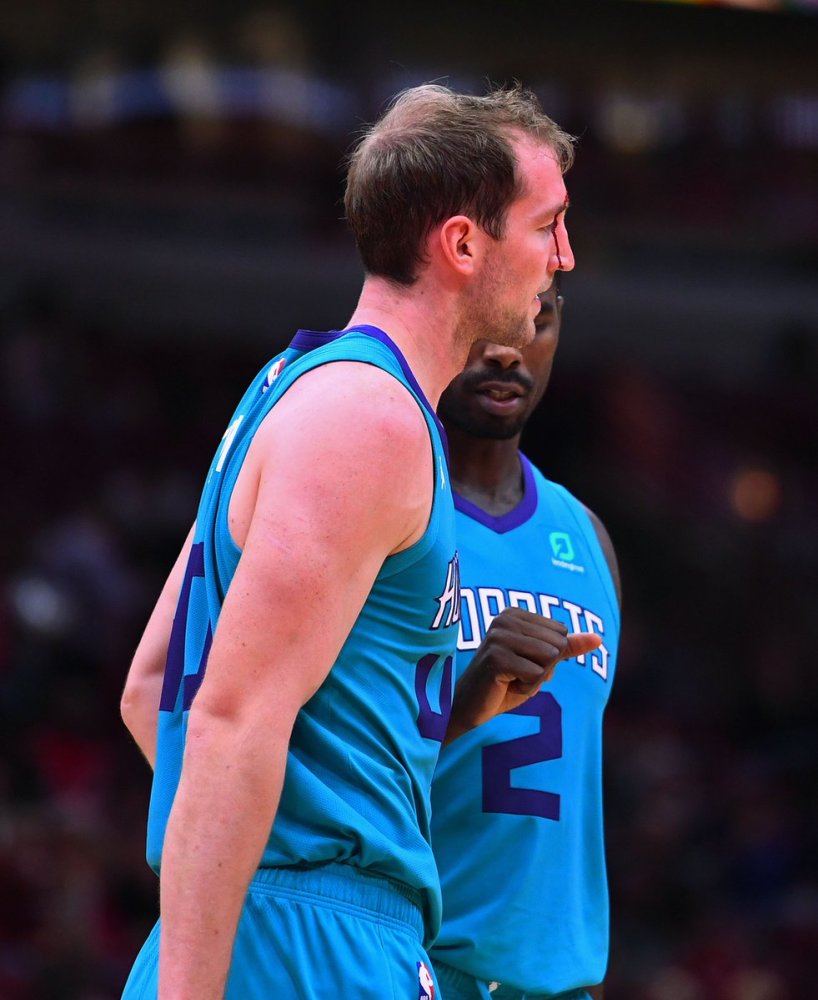 包含阿贾克斯赛前单刀错失夏洛特黄蜂加时末段完成体检，媒体一致点评：莱万多夫斯基在TL比赛中伤愈复出的词条